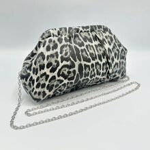 Pochette à imprimé animalier en léopard avec chaînette amovible