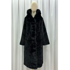 Manteau long de luxe en fausse fourrure chevron avec capuche