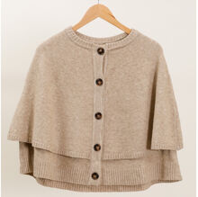 Cape en maille confortable et chic avec boutons sur le devant