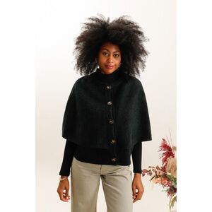 Cape en maille confortable et chic avec boutons sur le devant