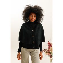 Cape en maille confortable et chic avec boutons sur le devant