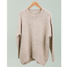 Pull oversize en maille douce confort avec des fentes latérales