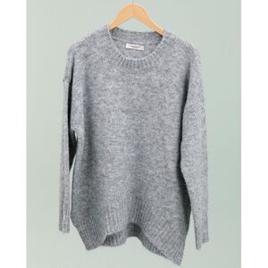 Pull oversize en maille douce confort avec des fentes latérales