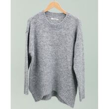 Pull oversize en maille douce confort avec des fentes latérales