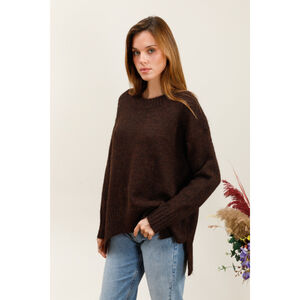 Pull oversize en maille douce confort avec des fentes latérales