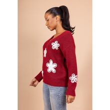 Pull en maille douce décoration broderies florales contrastées