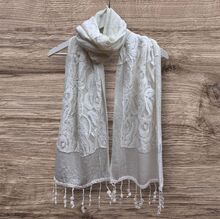 Écharpe unie ornée de motif en broderie florale avec des franges - 3 pièces