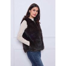 Gilet sans manches en fausse fourrure de coupe droite et encolure en V