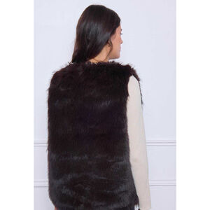 Gilet sans manches en fausse fourrure de coupe droite et encolure en V