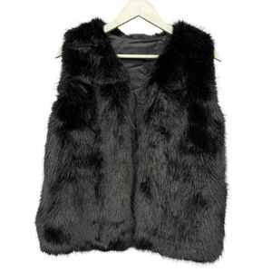 Gilet sans manches en fausse fourrure de coupe droite et encolure en V