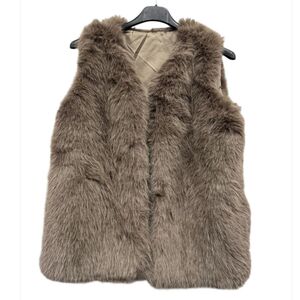 Gilet sans manches en fausse fourrure de coupe droite et encolure en V