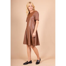 Robe évasée en simili cuir camel à encolure ronde et manches courtes