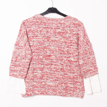 Pull avec broderie « Amour » et un petit cœur rouge