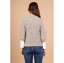 Pull avec broderie « Amour » et un petit cœur rouge