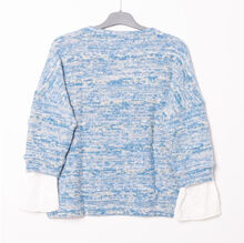 Pull avec broderie « Amour » et un petit cœur rouge