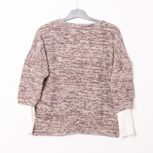 Pull avec broderie « Amour » et un petit cœur rouge