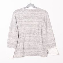 Pull avec broderie « Amour » et un petit cœur rouge