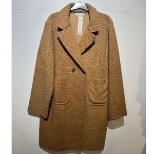 Manteau mi-long en bouclé doux à double boutonnage avec poches