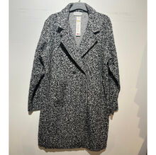 Manteau mi-long en bouclé doux à double boutonnage avec poches