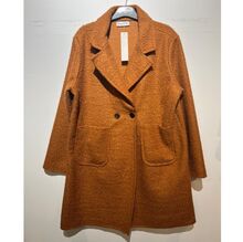 Manteau mi-long en bouclé doux à double boutonnage avec poches