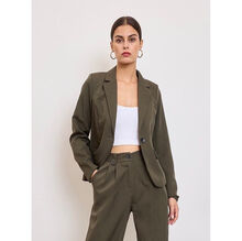 Veste de tailleur cintrée à bouton unique et poches à rabat