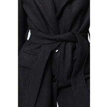 Manteau court ceinturé à la taille avec col à revers et boutons sur l'avant