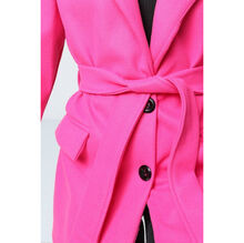 Manteau court ceinturé à la taille avec col à revers et boutons sur l'avant