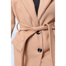 Manteau court ceinturé à la taille avec col à revers et boutons sur l'avant
