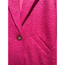 Manteau boutonné en tissu bouclée doté de poches pratiques