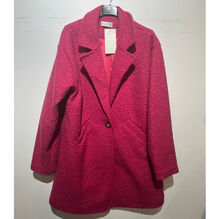 Manteau boutonné en tissu bouclée doté de poches pratiques