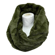 Snood croisé sur le devant en fausse fourrure - 12 pièces