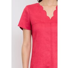 Robe trapèze en suédine rouge à col V festonné et manches courtes