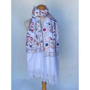 Écharpe épaisse à motif floraux brodés avec des accents de strass