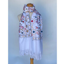 Écharpe épaisse à motif floraux brodés avec des accents de strass