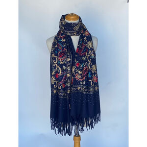 Écharpe épaisse à motif floraux brodés avec des accents de strass