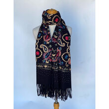 Écharpe épaisse à motif floraux brodés avec des accents de strass