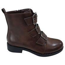 Bottine à bout rond dotée 3 brides à boucle métal marron