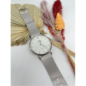 Montre ronde cadran blanc en maille milanaise argentée