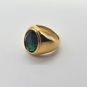 Bague chevalière acier doré embellie fausse pierre vert