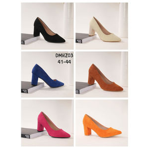 Grossiste d'escarpin façon cuir à talon carré et bout pointu