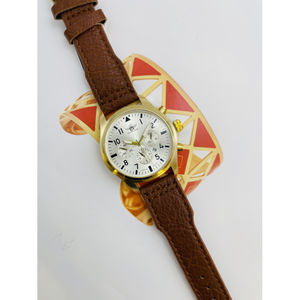 Montre en métal doré à chronographe sur bracelet simili marron