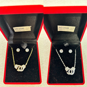 Collier en Acier inoxydable de 2 menottes entrelaçée + boucles d'oreilles puces