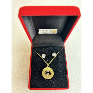 Parure de collier doré avec pendentif disque ajouré et perle + boucles d'oreilles puces en Acier inoxydable