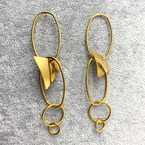 Boucles d'oreilles pendantes style géométrique irrégulière