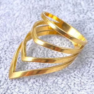 Grossiste de bague acier inoxydable doré avec motif chevron 12