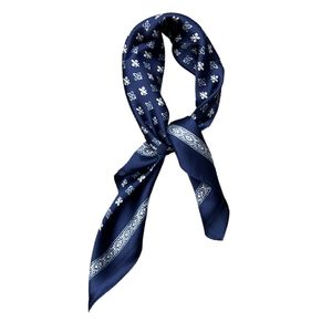 Grossiste de foulard carré 52x52 en soie avec imprimé fleurs de