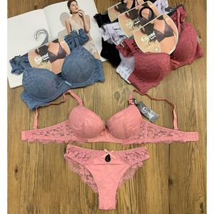 Grossiste d'ensembles lingerie dentelle soutifs à bonnet B et