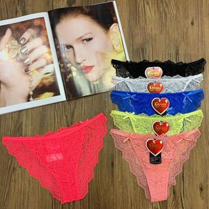 Grossiste de culotte pour femme entièrement décorée de dentelle