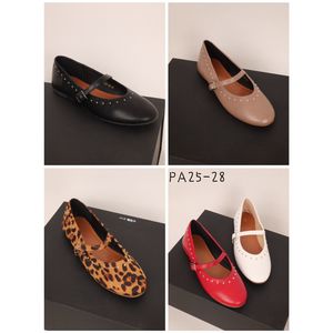 Grossiste de ballerines babies à lanière et ornées petit clous