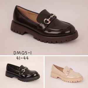 Grossiste de mocassins en simili cuir vernis sur une semelle